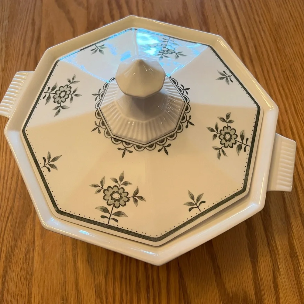 Vintage Independence Ironstone Casserole Dish